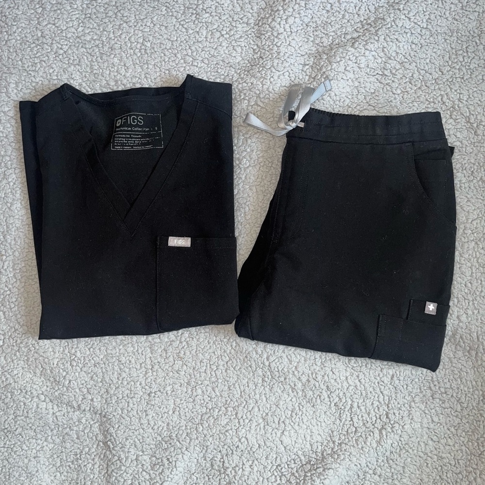 Figs Classic Black Scrub Ensemble